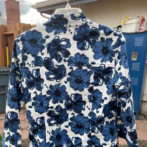 Super cute brand new jean jacket - Picture 2 of 5